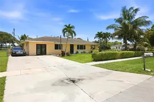1476 N Mangonia Dr, West Palm Beach, FL 33401 - Photo 1