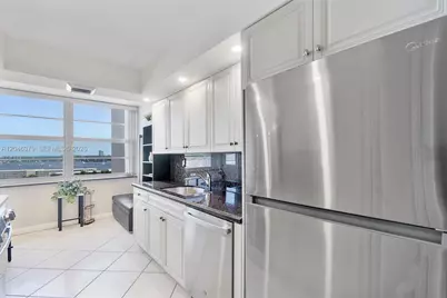 18031 Biscayne Blvd #1401, Aventura, FL 33160 - Photo 14