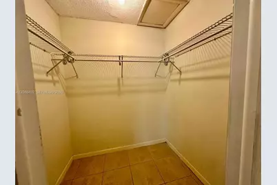 809 NE 199th St #206-7, Miami, FL 33179 - Photo 2
