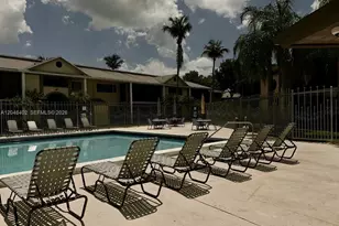 809 NE 199th St, Miami, FL 33179 - Photo 16