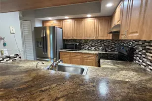 1300 SW 125th Ave, Pembroke Pines, FL 33027 - Photo 4