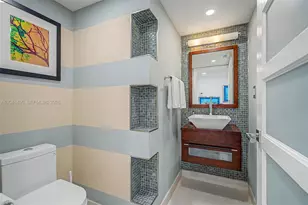 2555 Collins Ave, Miami Beach, FL 33140 - Photo 16