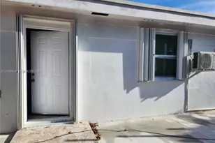11461 SW 197th St, Miami, FL 33157 - Photo 2