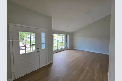 9300 Dunhill Dr, Miramar, FL 33025 - Photo 4
