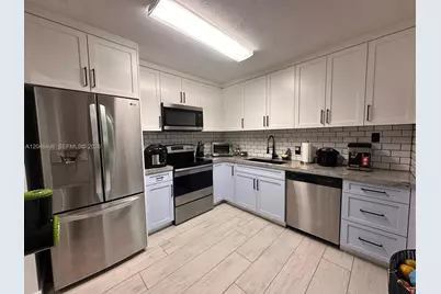 6633 NW 178th Ter, Hialeah, FL 33015 - Photo 16