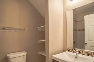 1752 NW 1st St, Miami, FL 33125 - Photo 4