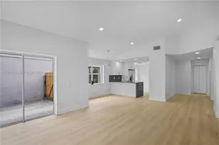 9354 Arborwood Cir, Davie, FL 33328 - Photo 2