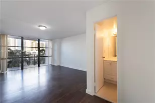 1000 Parkview Dr, Hallandale Beach, FL 33009 - Photo 4