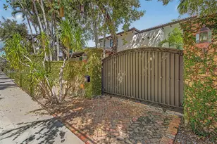 2561 Trapp Ave, Miami, FL 33133 - Photo 2