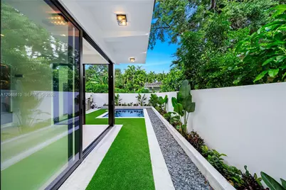 2710 S Le Jeune Rd, Coral Gables, FL 33134 - Photo 18