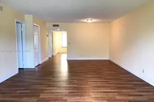 369 Lakeview Dr, Weston, FL 33326 - Photo 10