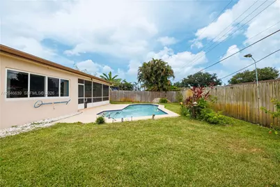 6870 Pershing St, Hollywood, FL 33024 - Photo 38