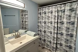 9421 Fontainebleau Blvd, Miami, FL 33172 - Photo 10