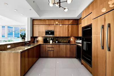 50 S Pointe Dr #2702, Miami Beach, FL 33139 - Photo 2