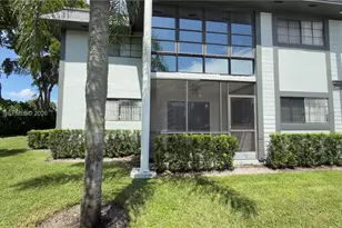469 NE 207th Ln, Miami, FL 33179 - Photo 4