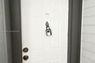 469 NE 207th Ln, Miami, FL 33179 - Photo 2