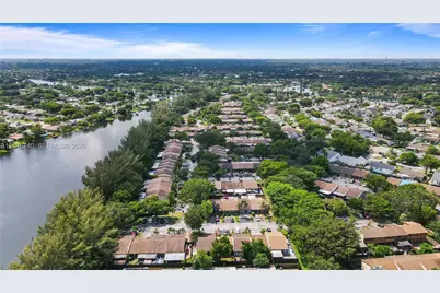 10311 Laurel Ct, Pembroke Pines, FL 33026 - Photo 54