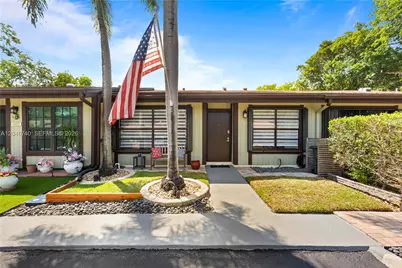 10311 Laurel Ct, Pembroke Pines, FL 33026 - Photo 2