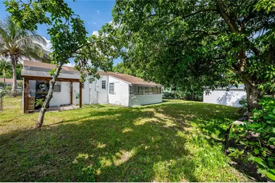 2371 NW 85th St, Miami, FL 33147 - Photo 14