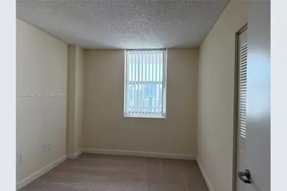 915 NW 1st Ave #H2707, Miami, FL 33136 - Photo 8