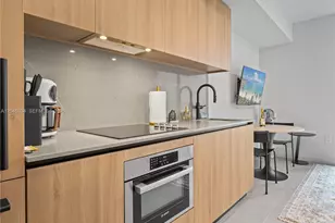 121 NE 5th St, Miami, FL 33132 - Photo 8