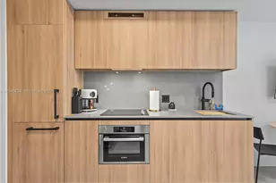 121 NE 5th St, Miami, FL 33132 - Photo 6