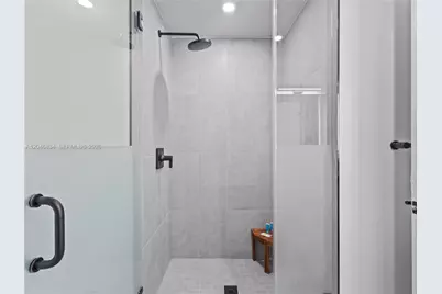 121 NE 5th St #504, Miami, FL 33132 - Photo 14