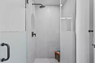 121 NE 5th St, Miami, FL 33132 - Photo 14
