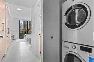 121 NE 5th St, Miami, FL 33132 - Photo 18