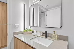 121 NE 5th St, Miami, FL 33132 - Photo 12