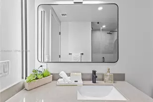 121 NE 5th St, Miami, FL 33132 - Photo 12
