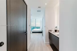 20 NE 11th St, Miami, FL 33132 - Photo 12