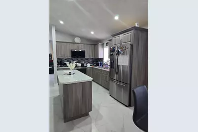 2727 W 70th St, Hialeah, FL 33016 - Photo 8