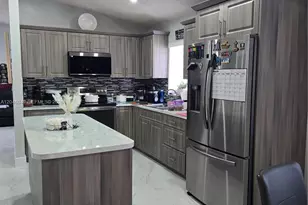 2727 W 70th St, Hialeah, FL 33016 - Photo 8