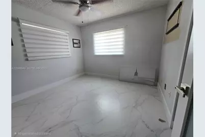 2727 W 70th St, Hialeah, FL 33016 - Photo 18