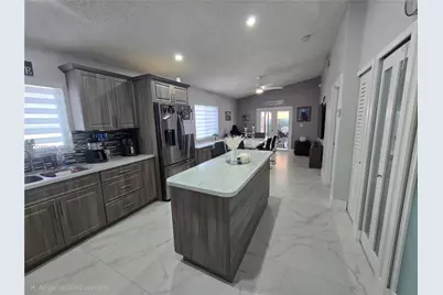 2727 W 70th St, Hialeah, FL 33016 - Photo 10
