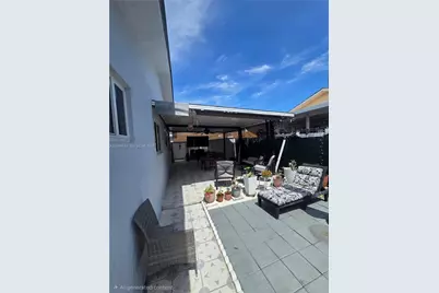 2727 W 70th St, Hialeah, FL 33016 - Photo 20