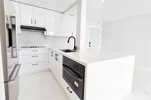 9682 Fontainebleau Blvd, Miami, FL 33172 - Photo 6