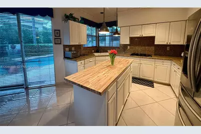 16048 NW 82nd Pl, Miami Lakes, FL 33016 - Photo 38