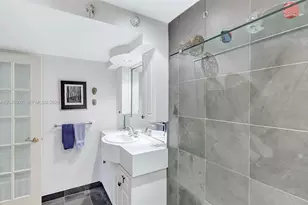 5005 Collins Ave, Miami Beach, FL 33140 - Photo 18