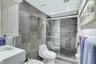 5005 Collins Ave, Miami Beach, FL 33140 - Photo 16