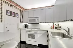 5005 Collins Ave, Miami Beach, FL 33140 - Photo 32