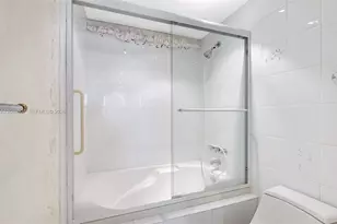 5005 Collins Ave, Miami Beach, FL 33140 - Photo 24
