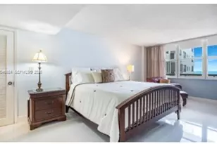 6039 Collins Ave, Miami Beach, FL 33140 - Photo 12