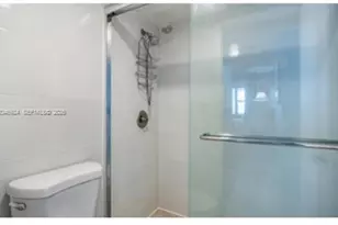 6039 Collins Ave, Miami Beach, FL 33140 - Photo 18