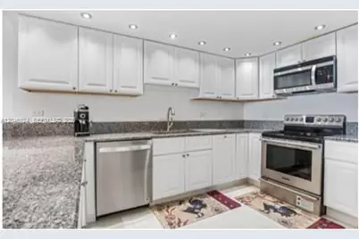 6039 Collins Ave #619, Miami Beach, FL 33140 - Photo 8