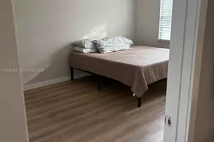 800 SW 125th Way, Pembroke Pines, FL 33027 - Photo 18