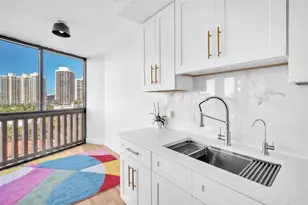 1000 W Island Blvd, Aventura, FL 33160 - Photo 24