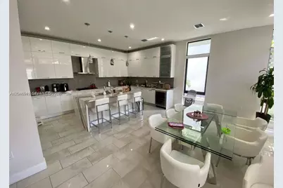 8256 NW 48th Ter, Doral, FL 33166 - Photo 6