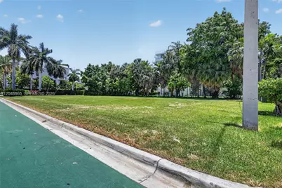 10177 W Bay Harbor Dr, Bay Harbor Islands, FL 33154 - Photo 4